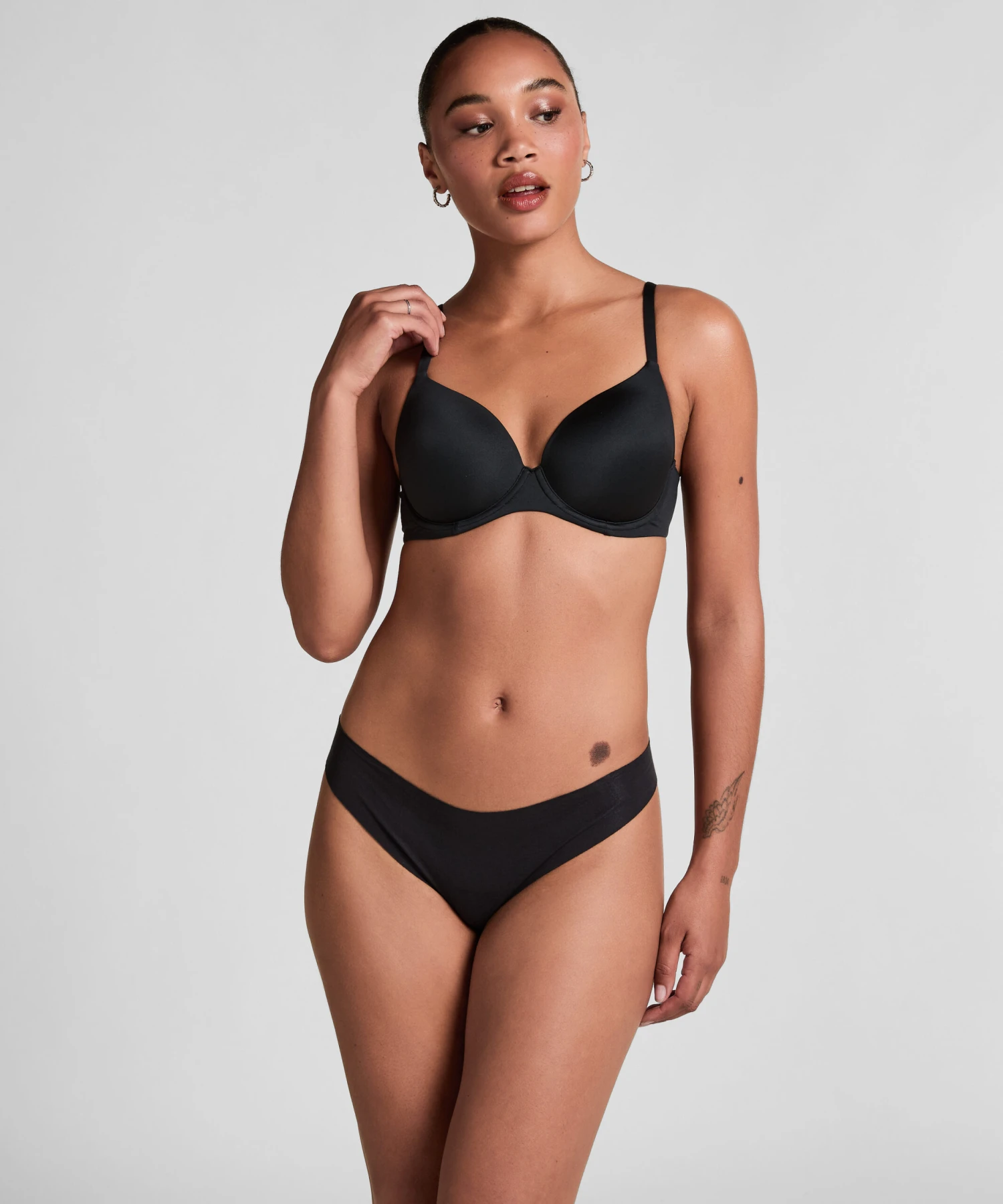 String invisible en coton- Noir Hunkemöller String Invisible En Coton- Noir -Hunkemoller Boutique 175460 1 scaled