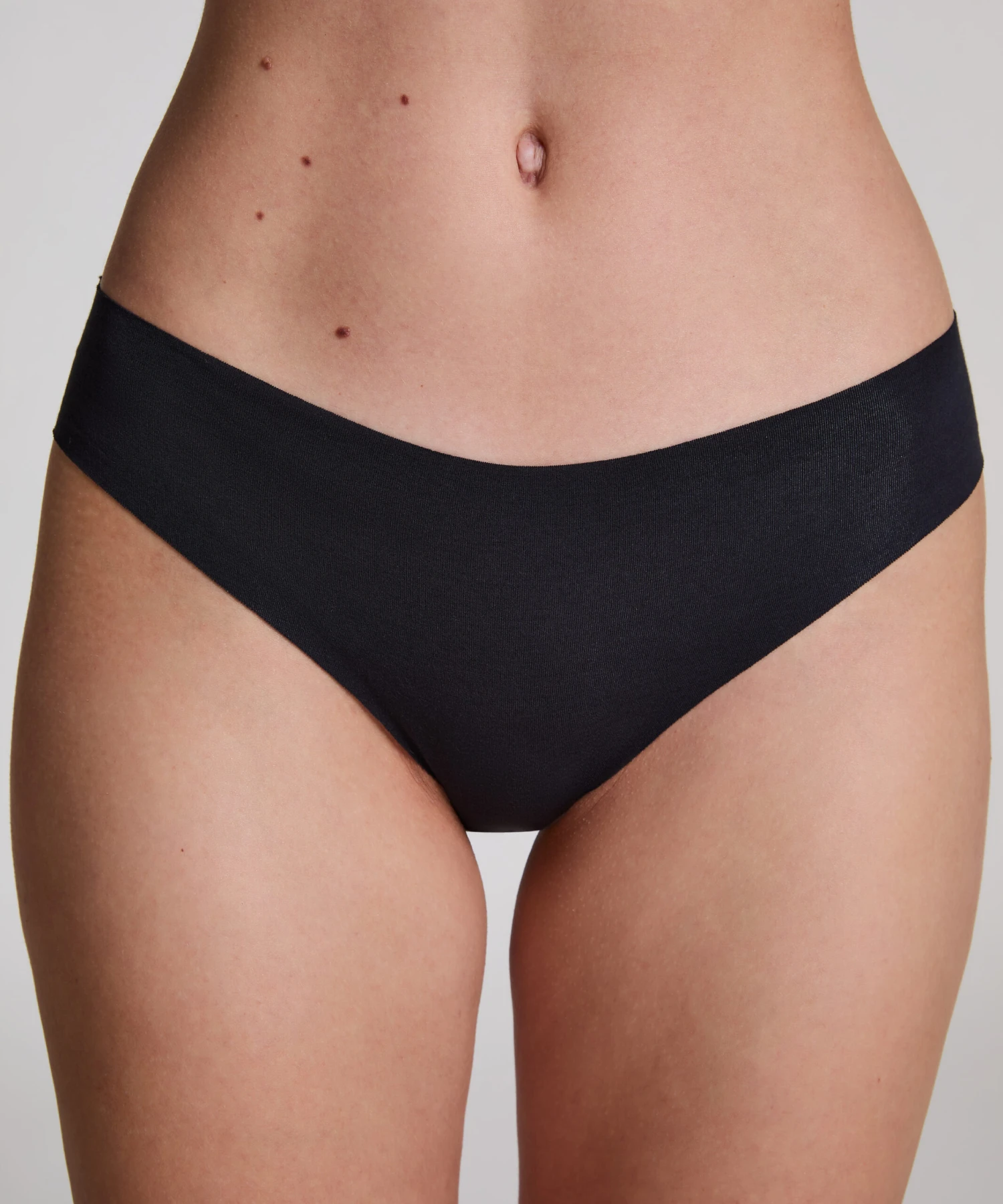 Slip brésilien Invisible coton- Noir Hunkemöller Slip Brésilien Invisible Coton- Noir -Hunkemoller Boutique 175464 2 scaled