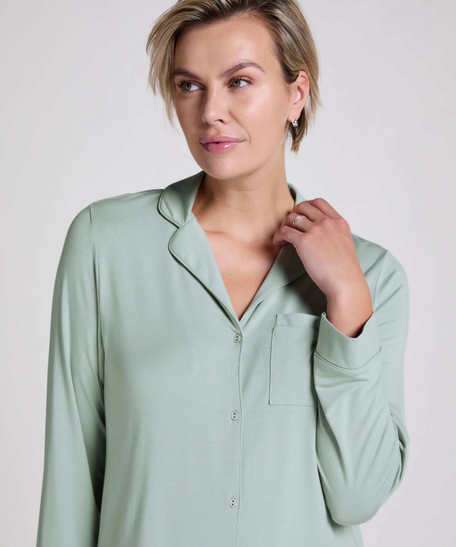 Robe-chemise à manches longues en jersey Essential- Vert Hunkemöller Robe-chemise à Manches Longues En Jersey Essential- Vert -Hunkemoller Boutique 301472 2 scaled