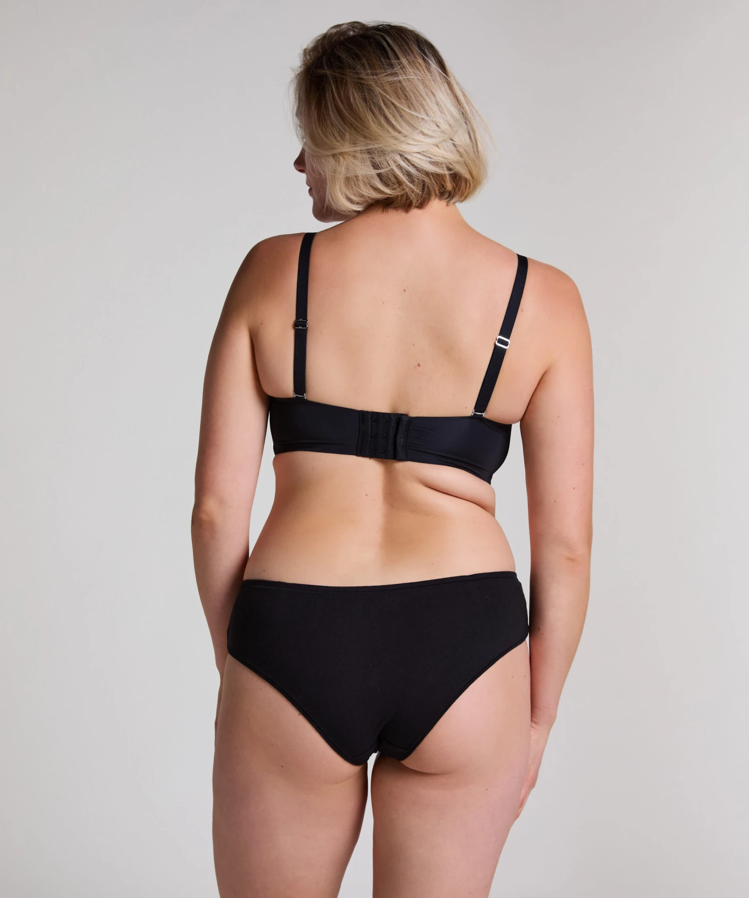 Slip Brésilien en Coton Kira- Noir Hunkemöller Slip Brésilien En Coton Kira- Noir -Hunkemoller Boutique 302152 13 scaled