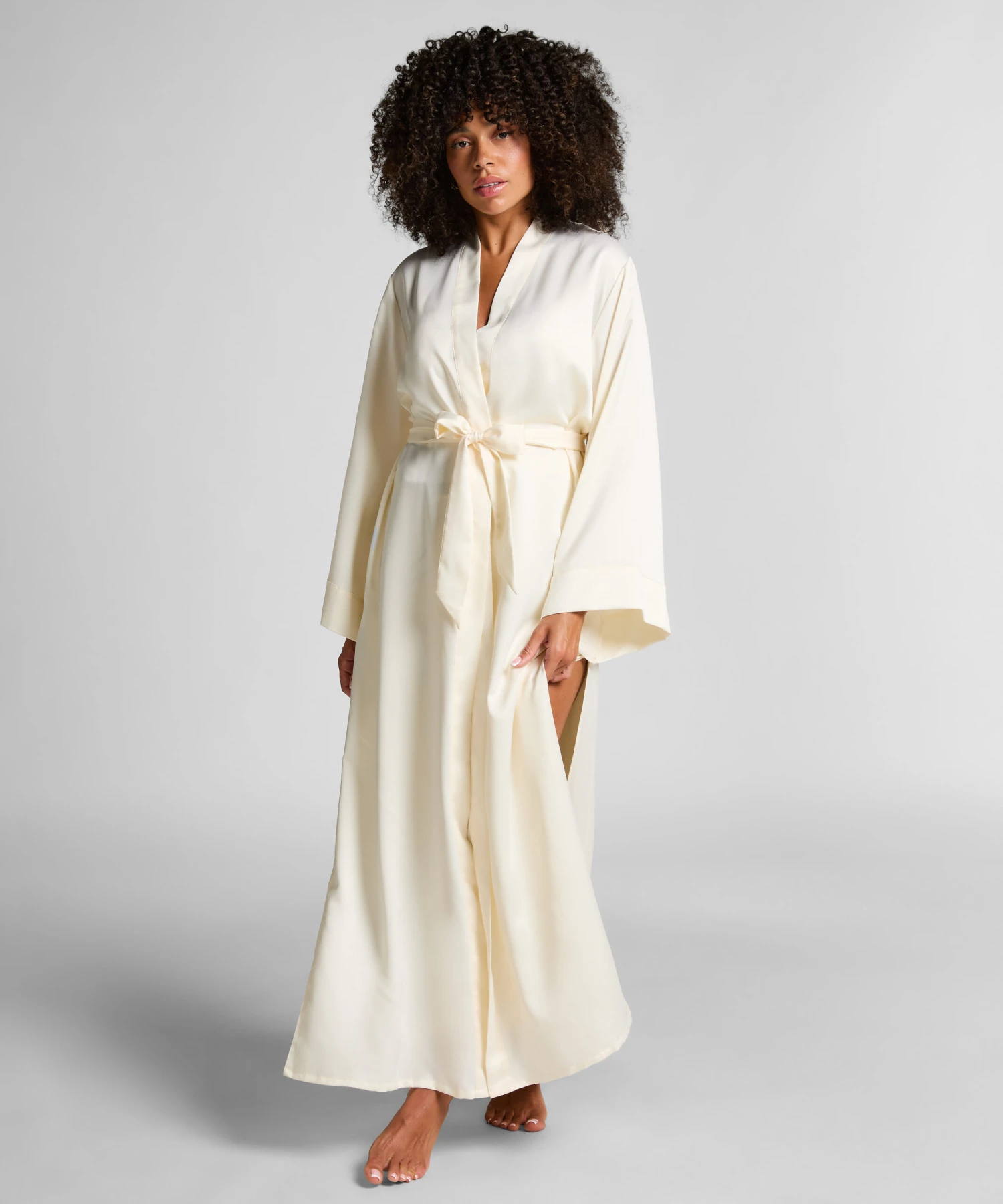 Kimono Long Satin Floral- Blanc Hunkemöller Kimono Long Satin Floral- Blanc -Hunkemoller Boutique 302687 1 scaled