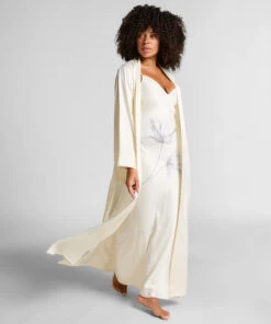 Hunkemöller Kimono Long Satin Floral- Blanc 2 Hunkemöller Kimono Long Satin Floral- Blanc -Hunkemoller Boutique 302687 3