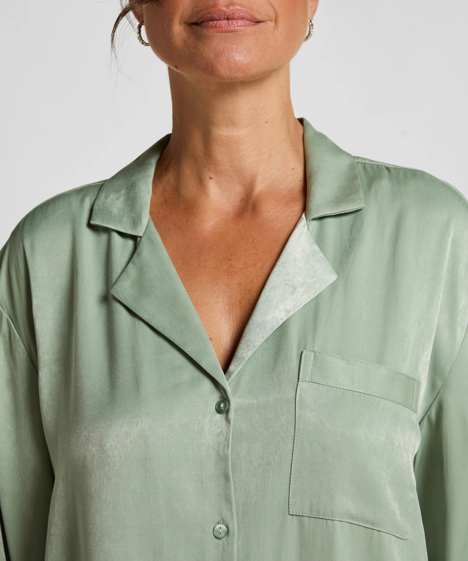 Robe-chemise en satin Ayla- Vert Hunkemöller Robe-chemise En Satin Ayla- Vert -Hunkemoller Boutique 302807 2 scaled